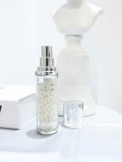 选择贵妇精华，拥抱肌肤惊喜焕变